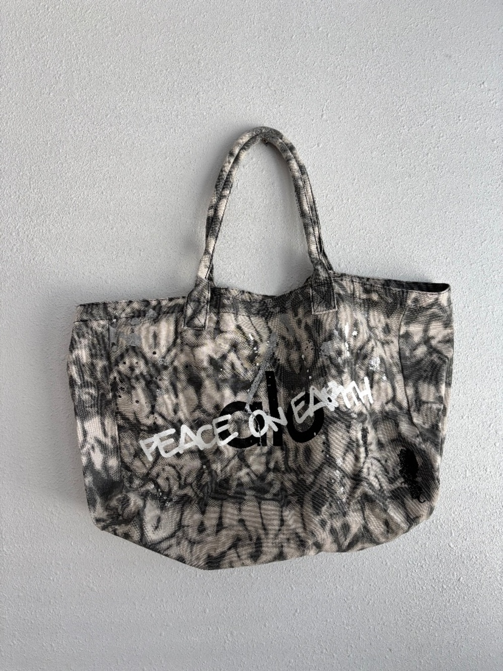 Alo Yoga Limited Edition Peace on Earth Iconic Shopper Tote Grey Tiedye